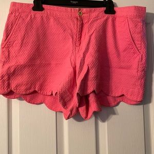 Hot pink Lilly Pulitzer 3” buttercup shorts